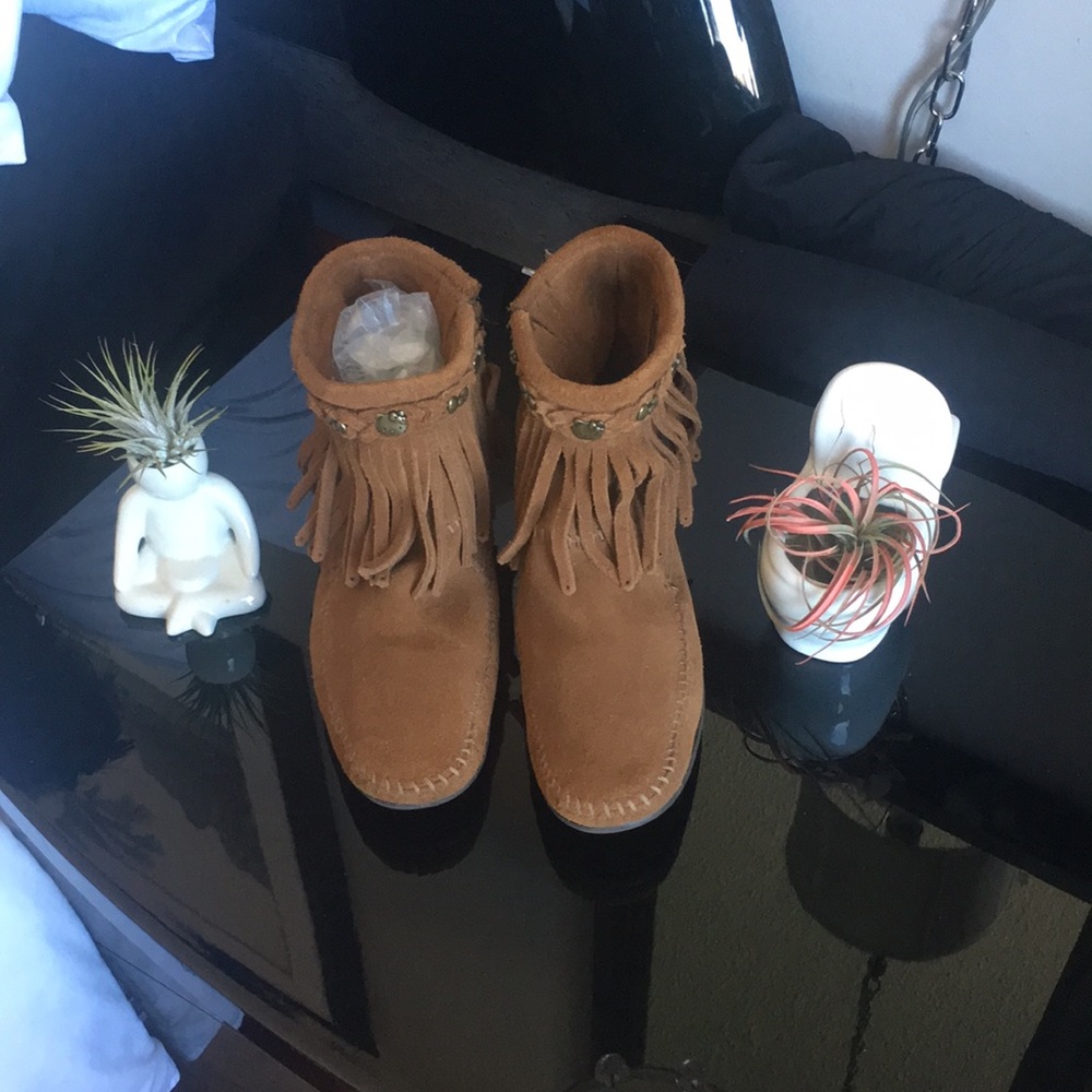Minnetonka hello kitty ankle boots
